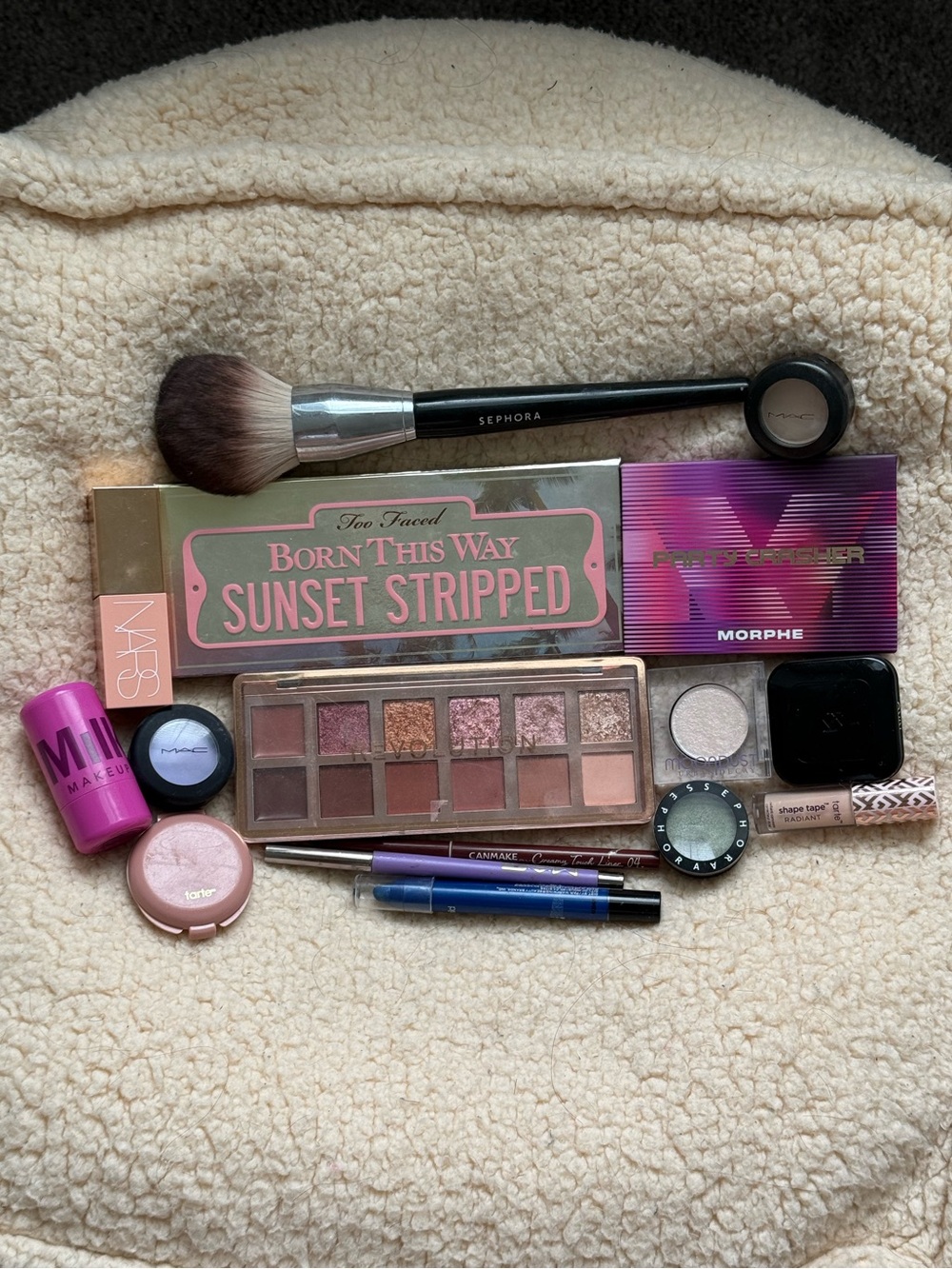 Makeup bundle - Picture 1 of 8